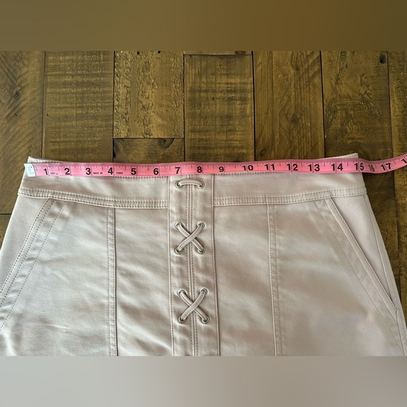 Express Women’s Blush Colored Mini skirt - Size 8 - Picture 6 of 7